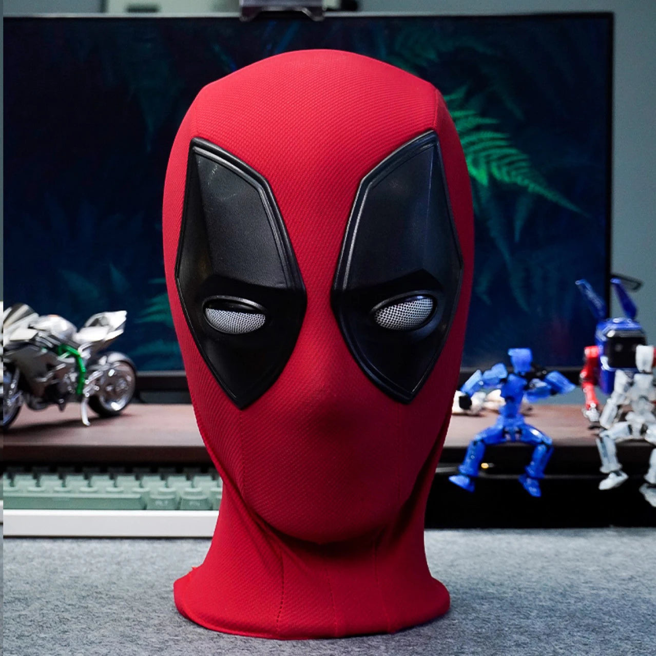 Deadpool Moving Eyes Mask